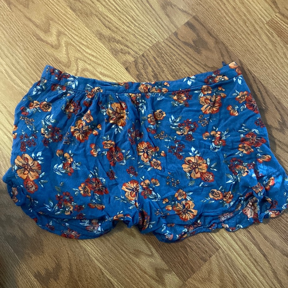 Skirt size large. Worn 4 times.